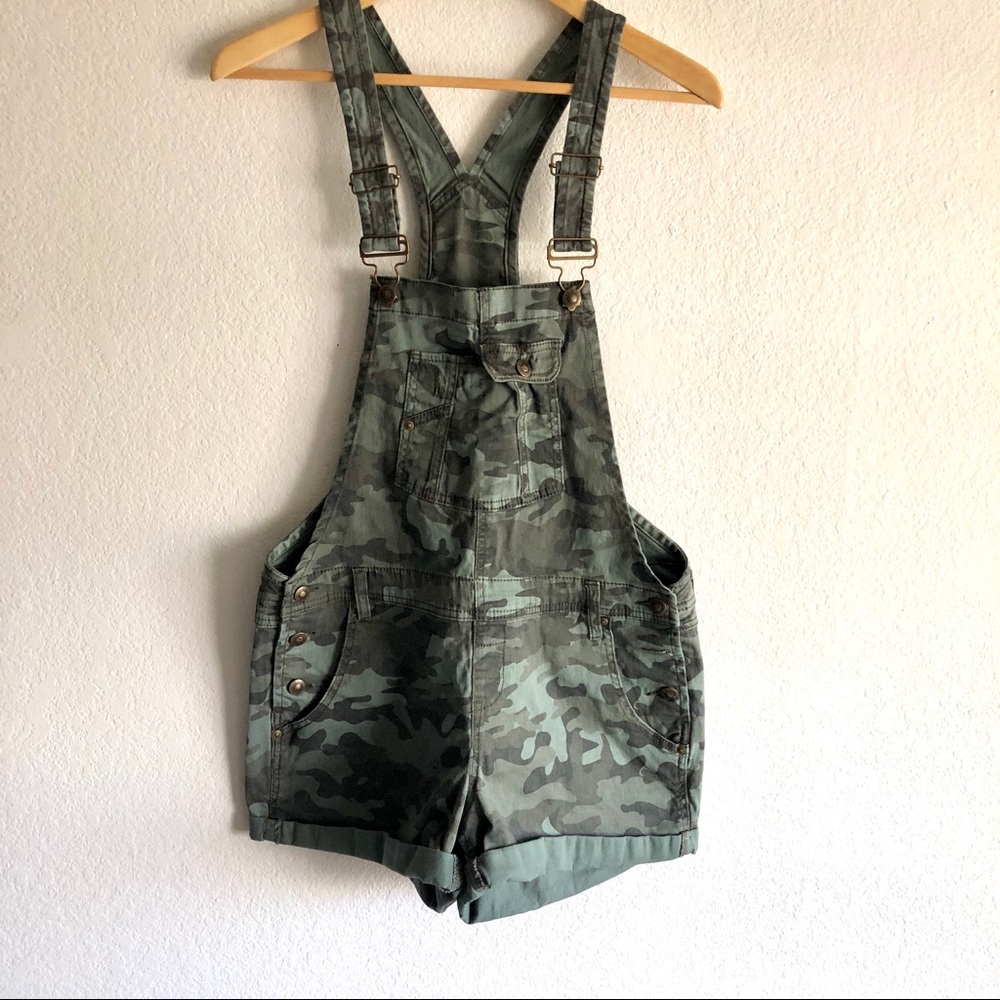 FINAL SALE! l.e.i. camo overalls 🌻 (juniors L)